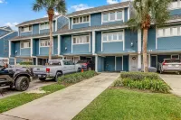 Oceanfront View and Multi-Level Living - Spacious Beach Haven Hotels in Nassau County