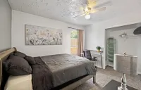 Cozy 2 Bed 1 Bath Home near IAH