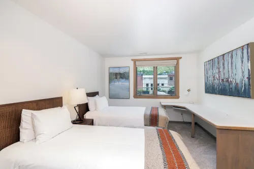 Expansive Rooftop Patios and Lavish Amenities - Exquisite Luxury Retreat