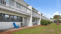 Steps to Beach and Pool Access - Cozy Coastal Haven Hotel a Seaside