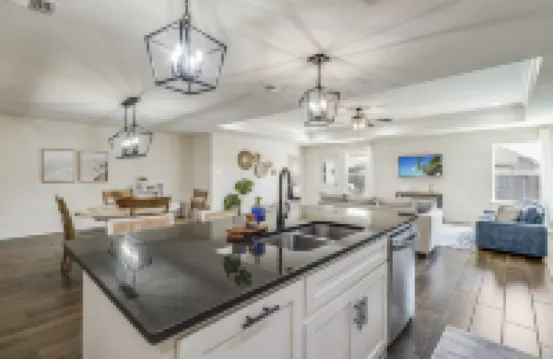 Private Heated Pool and Spacious Outdoor Oasis - Charming Getaway