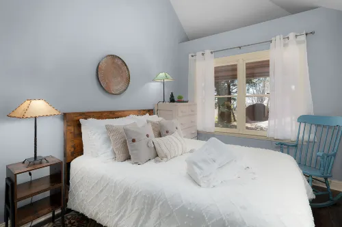 Breathtaking Mountain Views and Outdoor Oasis - Charming Hideaway