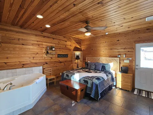 Cozy Cabin with Fire Pit and Jetted Tub - Charming Serene Haven Hotels in Township 1