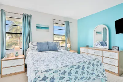 Snowbird-Friendly Townhouse with Private Washer/Dryer, WiFi, and Central AC