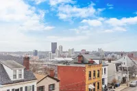 NEW! Stunning 5bdr game+movie room, VIEW, Parking!