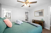 Spacious Townhome with Outdoor Patio and Full Kitchen - Stylish Haven Hotels in Oak Grove