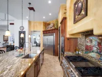 Stunning Mountain Views and Luxurious Pool - Elegant Desert Haven Hotel di Carefree