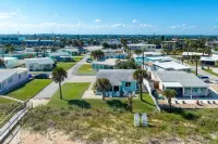 Stunning Oceanfront Escape - Private Yard, Balcony, Views Hotels in Ormond-by-the-Sea