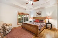 Luxury Log Cabin with Hot Tub and Scenic Views - Stunning Mountain Retreat