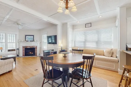 Quaint Bungalow Отели в г. Кеннебанк