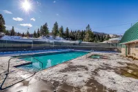 Spectacular townhouse with Lake Tahoe views, outdoor pool, & hot tub, sleeps 6