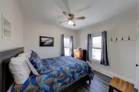 Charming Vintage Retreat with Culinary Delights and Outdoor Adventures - Cozy Haven Hotels in Dayton