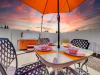 Private Hot Tub and Spacious Outdoor Retreat - Charming Sanctuary