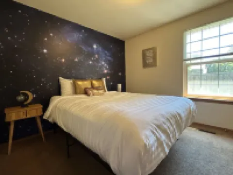 Enchanting Retreat with Mini Bar and Cozy Ambiance - Charming Haven