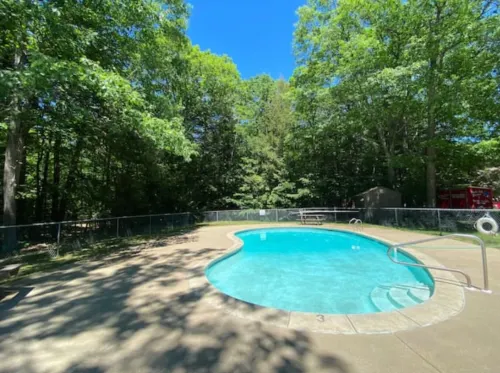 Riverside Fire Pit and Community Pool - Tranquil Charming Retreat