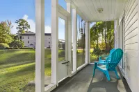Serene Escape with Private Balcony and Golf Course Views - Charming Retreat Hotels in Carolina Forest
