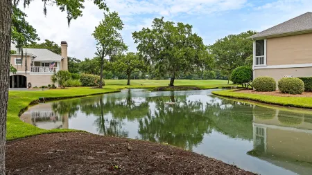 Spacious Screen Porch and Wet Bar - Stylish Coastal Retreat