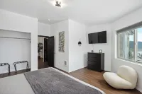 The Mountain View Penthouse in the Heart of Downtown White Salmon, Loft 18