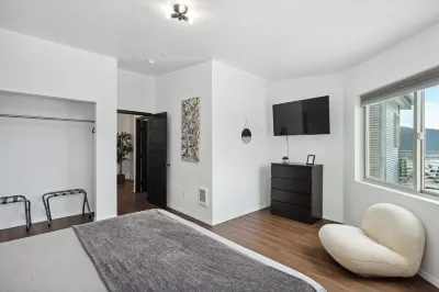 The Mountain View Penthouse in the Heart of Downtown White Salmon, Loft 18 Hotels in 