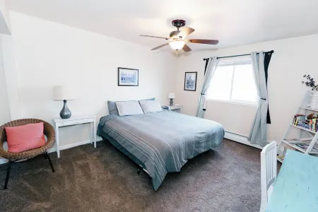 Raspberry Retreat - Recently Remodeled Apartment in a Quiet Neighborhood