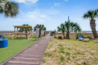 High Floor, Direct Oceanfront Views|Camelot Resort 默特爾海灘住宿飯店