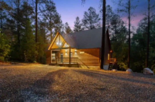 Mountain Cabin Retreat - Pool Table, Private Hot Tub, Views