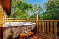 Hot Tub, Fire Pit and Scenic Porch Retreat - Charming Private Cabin Hotel di Sevier County