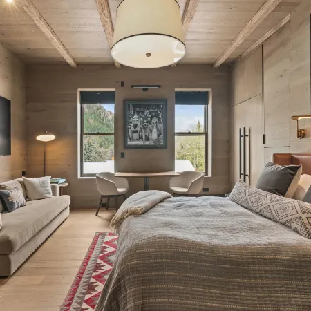 Independence Square Lodge by Frias
