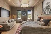 Independence Square Lodge by Frias