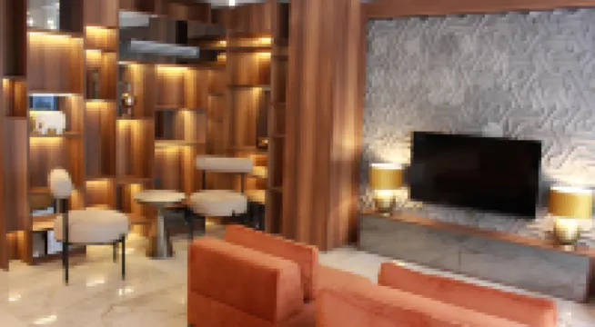 ロイホテル イズミール