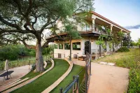 The Guesthouse at the Lonely Oak Hotels in Buchanan Dam