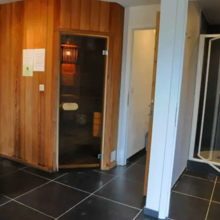 Inviting Holiday Home, Near Cave of Lorette, Namur and Parc Naturel Rgional des Ardennes Отели в г. Уйе