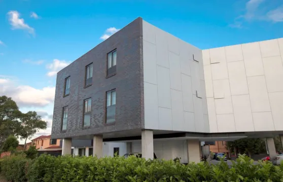 銀行街10汽車旅館