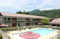 Great Smokies Inn - Cherokee Hotels in Cherokee