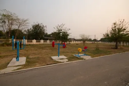 Ratchapreuk Resort Отели рядом с достопримечательностью «Wat Pa Kok Mai Dang»