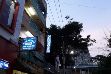 Parisha Residency- Temple Side Hotel Отели в г. Куддалор