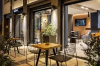 Bob W Akadimia Athens