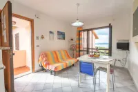 Comfort and privacy for 4 guests by La Pelosa beach