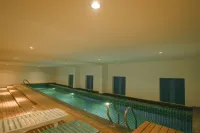 Riviera Suites Melaka - С бассейном