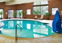 DoubleTree by Hilton Leominster - Pools
