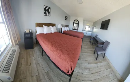 Motel 9 Отели рядом с достопримечательностью «Десайдрио Бизнес»