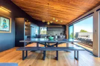 Kaitiaki Lodge - Pool & Hot Tub - Boutique