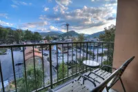 Edgewater Hotel and Conference Center - Mountain view