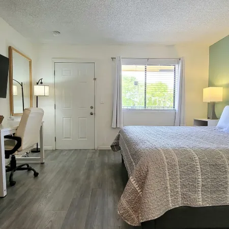 Sunny Palms Inn