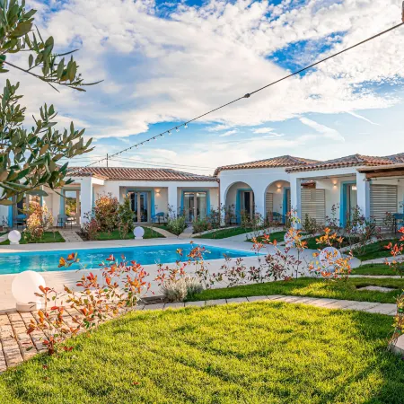 Aqua Sardinia Boutique Hotel Отели рядом с достопримечательностью «Пляж Ла-Чинта»