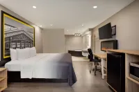 Super 8 by Wyndham Meadowlands Hotels in Carlstadt