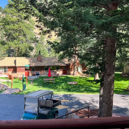 Castle Mountain Lodge