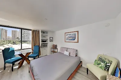 Hawaiian Monarch 805 Condo