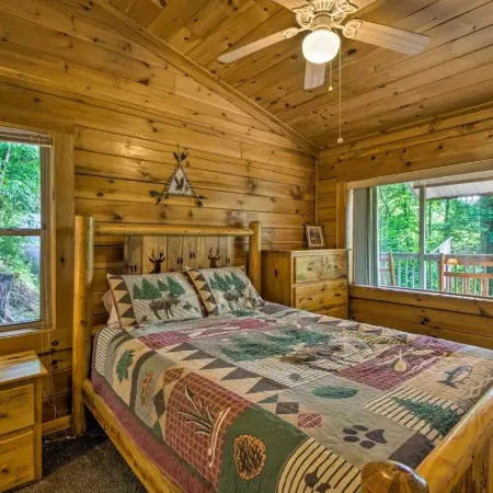 Peaceful Bryson City Cabin - Fire Pit and Hot Tub!