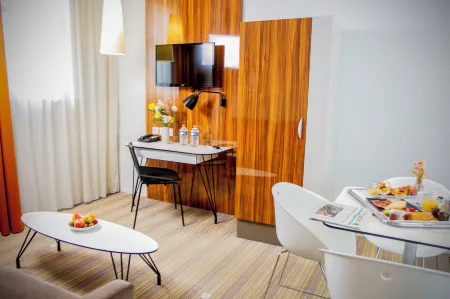 Privilège Appart Hôtel Saint Exupéry Отели рядом с достопримечательностью «IUT Electrical Engineering and Computer Science»